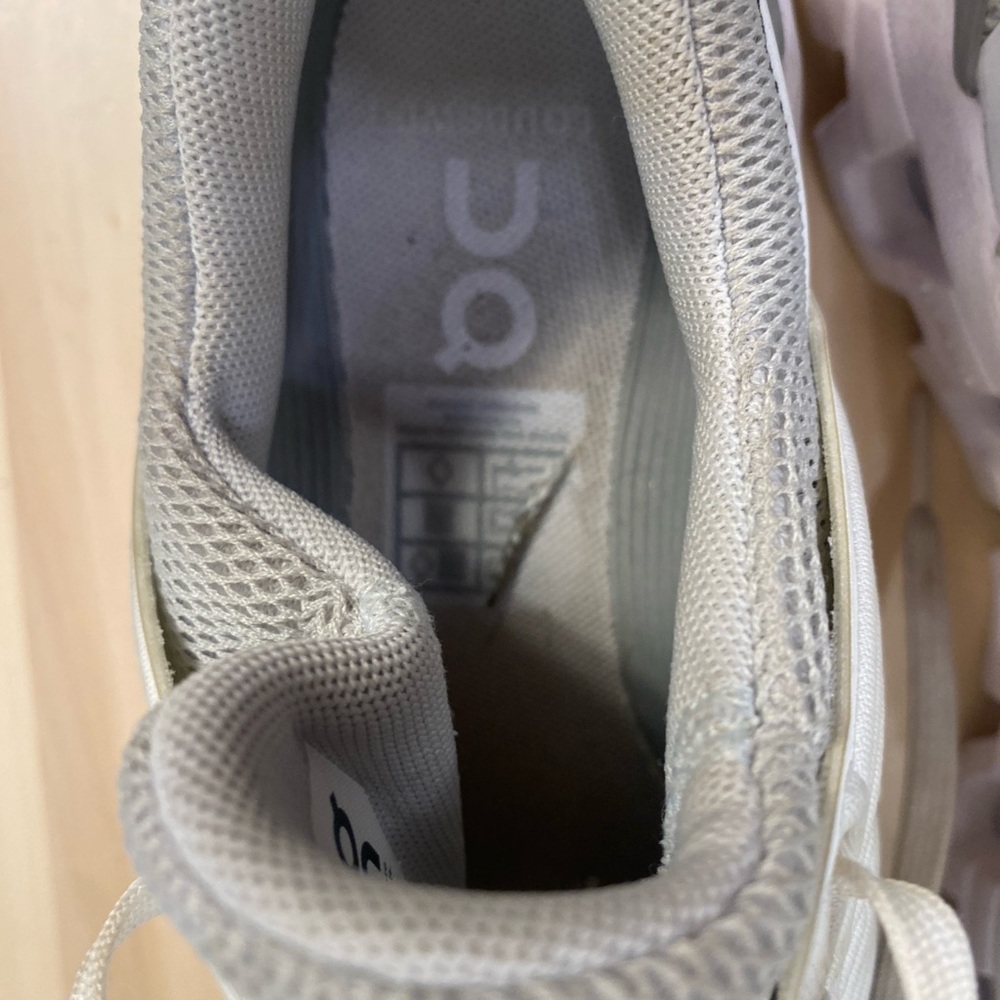 On Running Women's Athletic Shoes in Gray and Cream - Picture 7 of 9